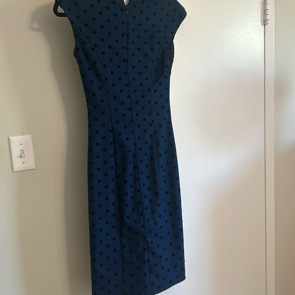 Le Chateau Dress - Picture 2 of 4